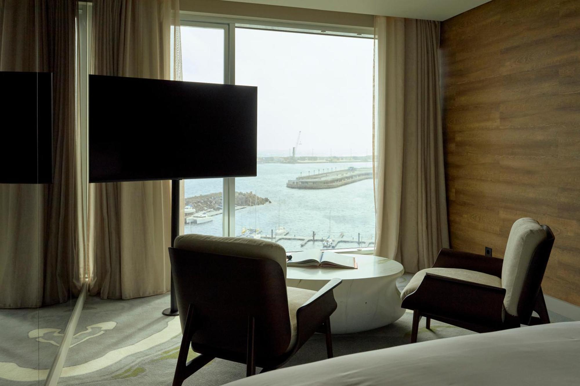 Octant Ponta Delgada Hotel Bagian luar foto A room at the hotel