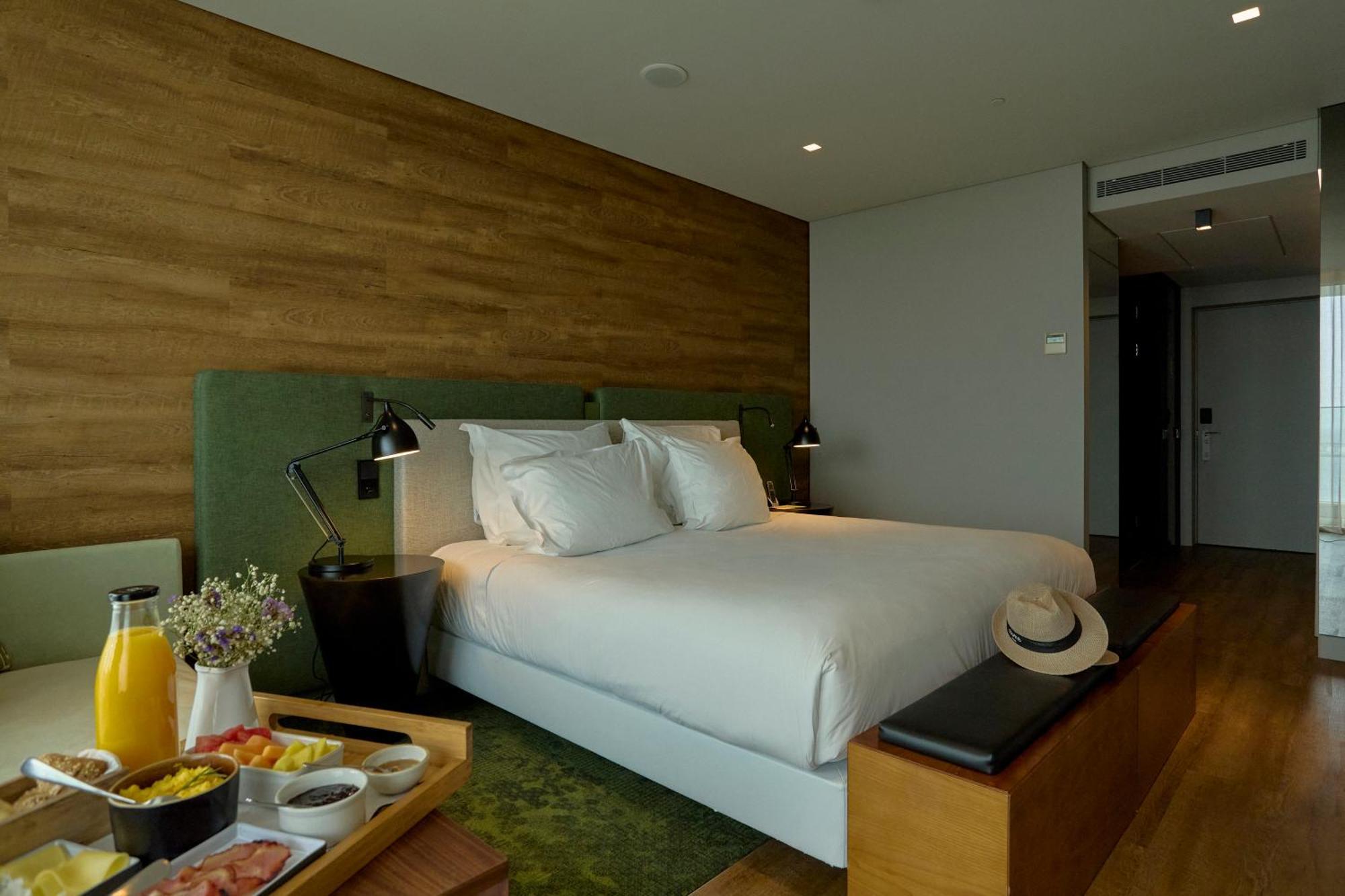 Octant Ponta Delgada Hotel Bagian luar foto A room at the hotel